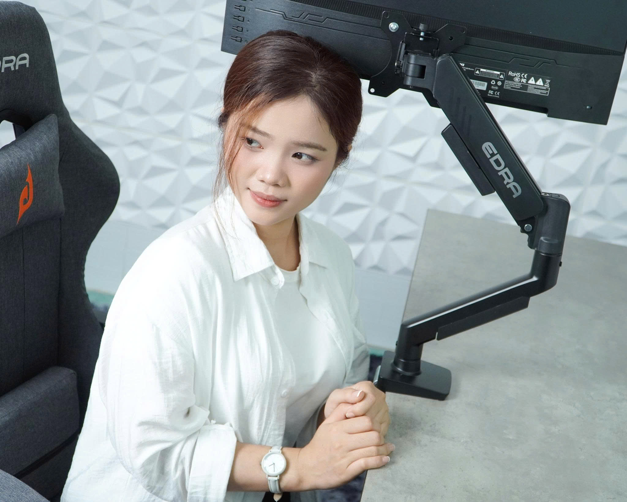 Giá đỡ màn hình EDRA EMA7302 - Màu đen 2 techcore binh tan 1 2