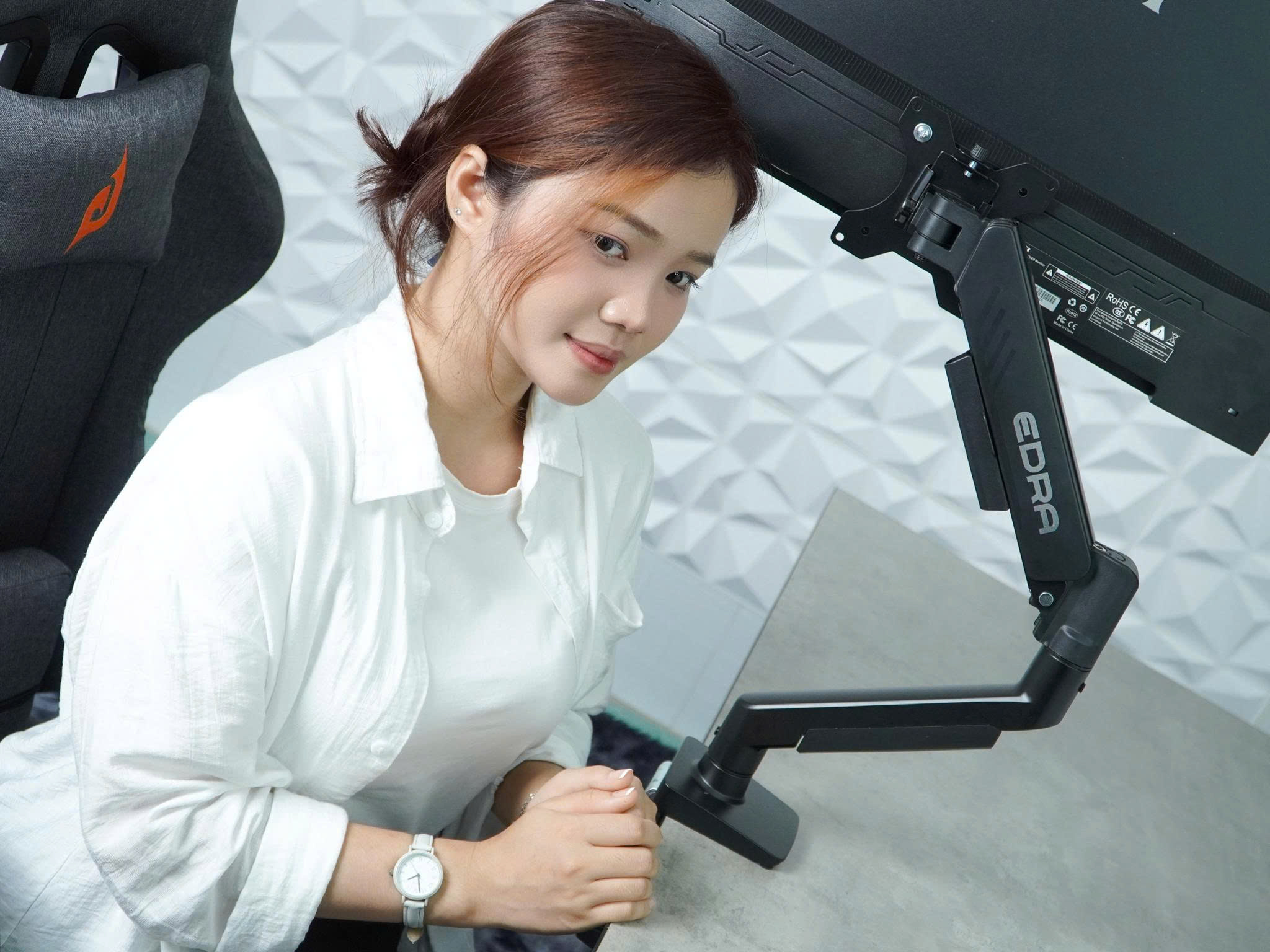 Giá đỡ màn hình EDRA EMA7302 - Màu đen 3 techcore binh tan 2 2